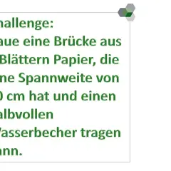 Eine Mathe-Aufgabe: Baue eine 30 cm lange Papierbrücke aus 5 Blättern, die einen halbvollen Wasserbecher trägt.