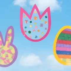 Bunte Fensterbilder Ostern Vorlagen: Hase, Tulpe & Ei vor blauem Himmel mit Wolken. Perfekt zum Basteln!