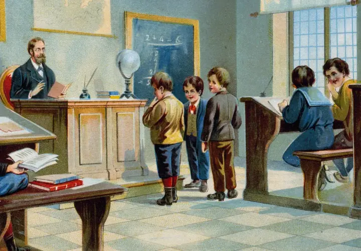 Lehrer unterrichtet Kinder in einem Klassenzimmer. Die Szene erinnert an eine Schule im Mittelalter, mit hölzernen Pulten und einer Tafel.