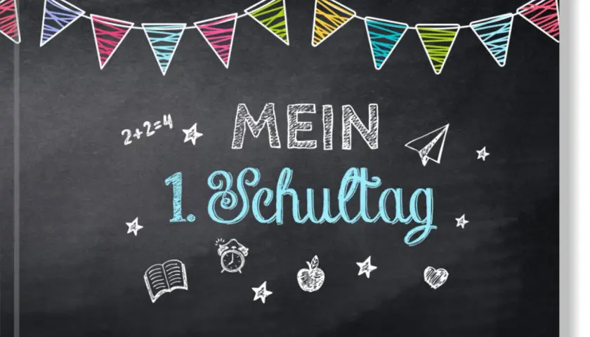 Bunte Wimpelkette über der Tafel mit "Mein 1. Schultag". Kleine Symbole wie Buch, Wecker, Apfel und Herz schmücken den Text. Ein schöner **highlight zur einschulung**.