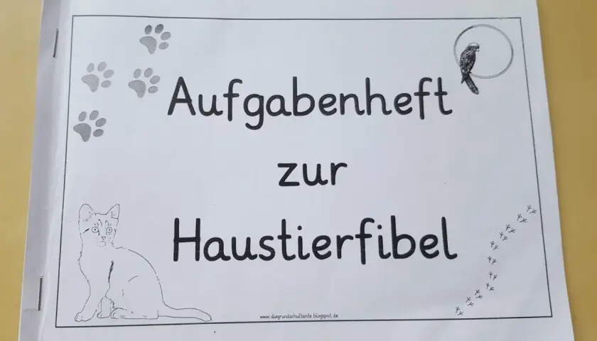 Aufgabenheft zur Haustierfibel für die Grundschule. Mit Katzen- und Vogelbildern.
