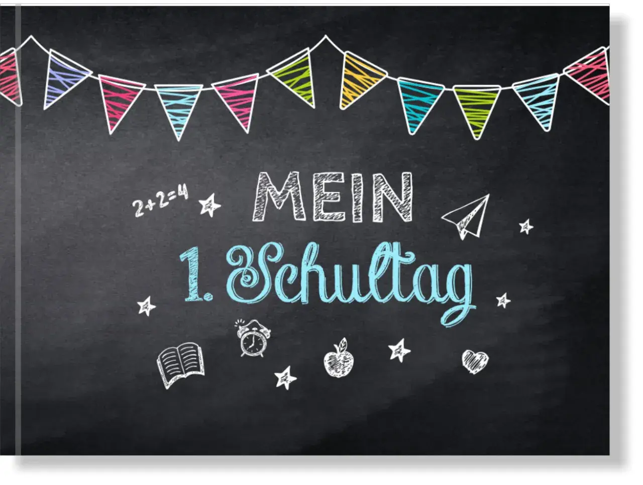 Bunte Wimpelkette über der Tafel mit "Mein 1. Schultag". Kleine Symbole wie Buch, Wecker, Apfel und Herz schmücken den Text. Ein schöner **highlight zur einschulung**.