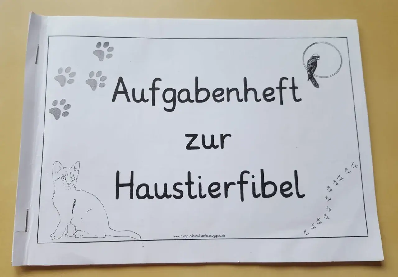 Aufgabenheft zur Haustierfibel für die Grundschule. Mit Katzen- und Vogelbildern.