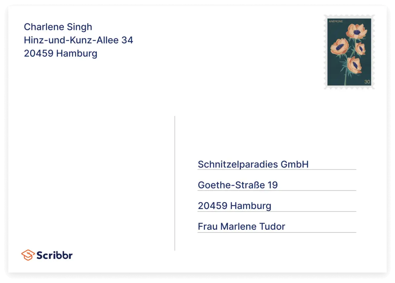Briefumschlag mit Adressfeldern, Briefmarke mit Anemonen und Scribbr-Logo.