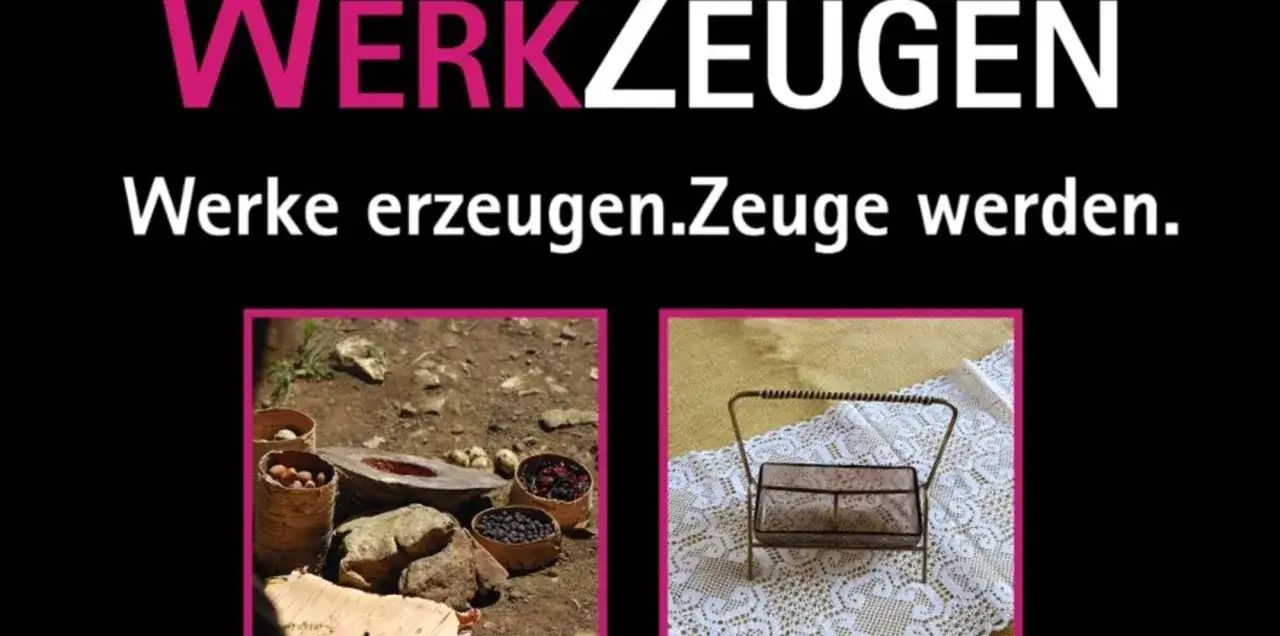 Werkzeuge der Steinzeit Grundschule: Körbe mit Beeren und Steine neben einem Holzgefäß. Daneben ein moderner Metallkorb.
